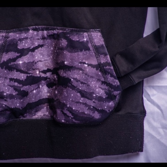 Weather proof galaxy sweater - Picture 3 of 3